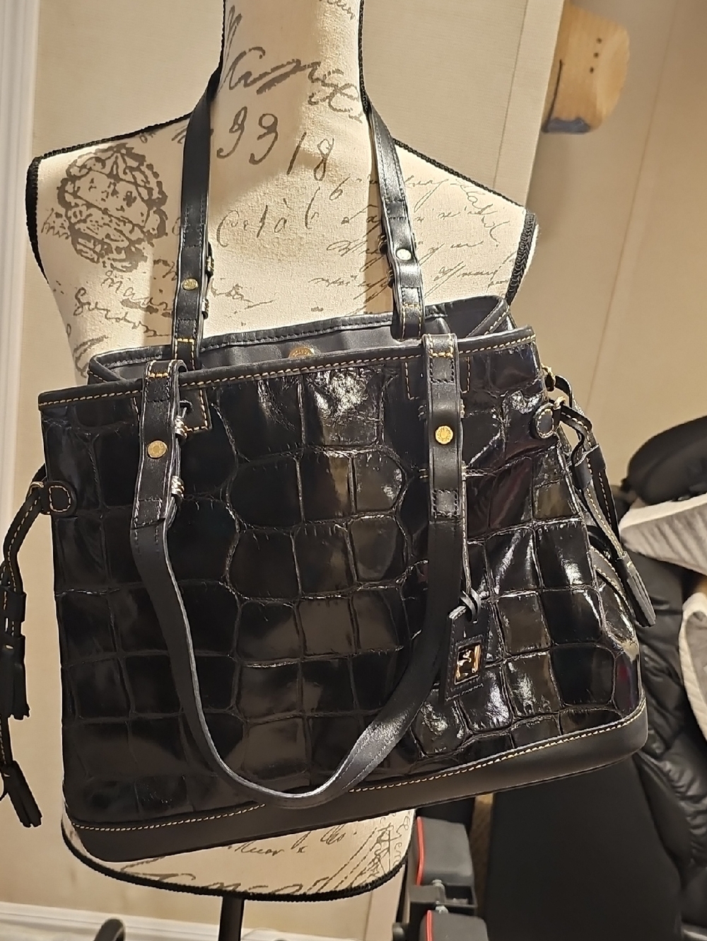 Dooney & Bourke Black Croc-Embossed Tote bag..very good condition - Picture 12 of 15